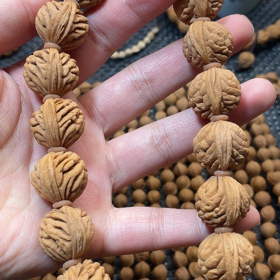 把件桃核刺龙手持18颗