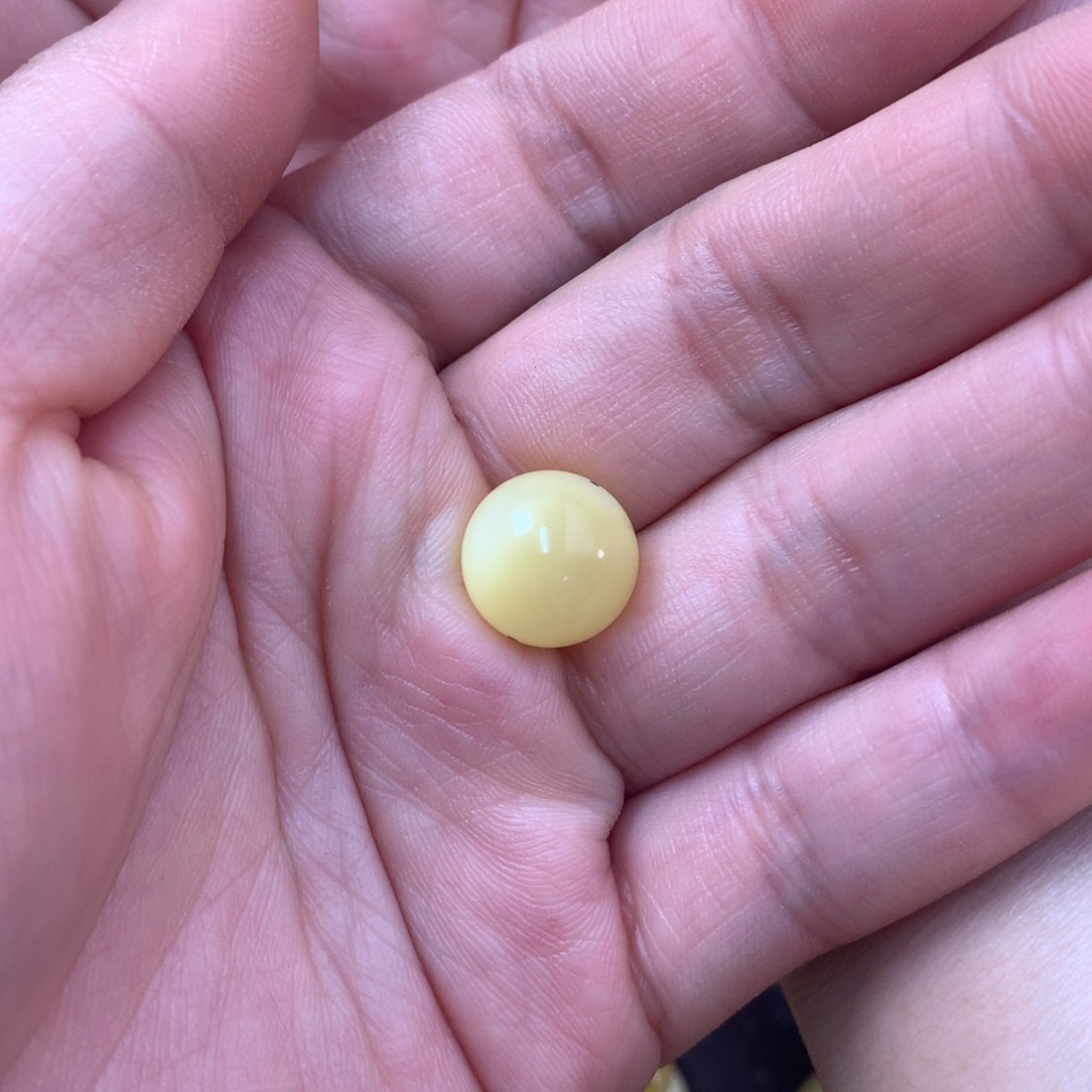 未镶嵌琥珀裸石李****?蜜蜡