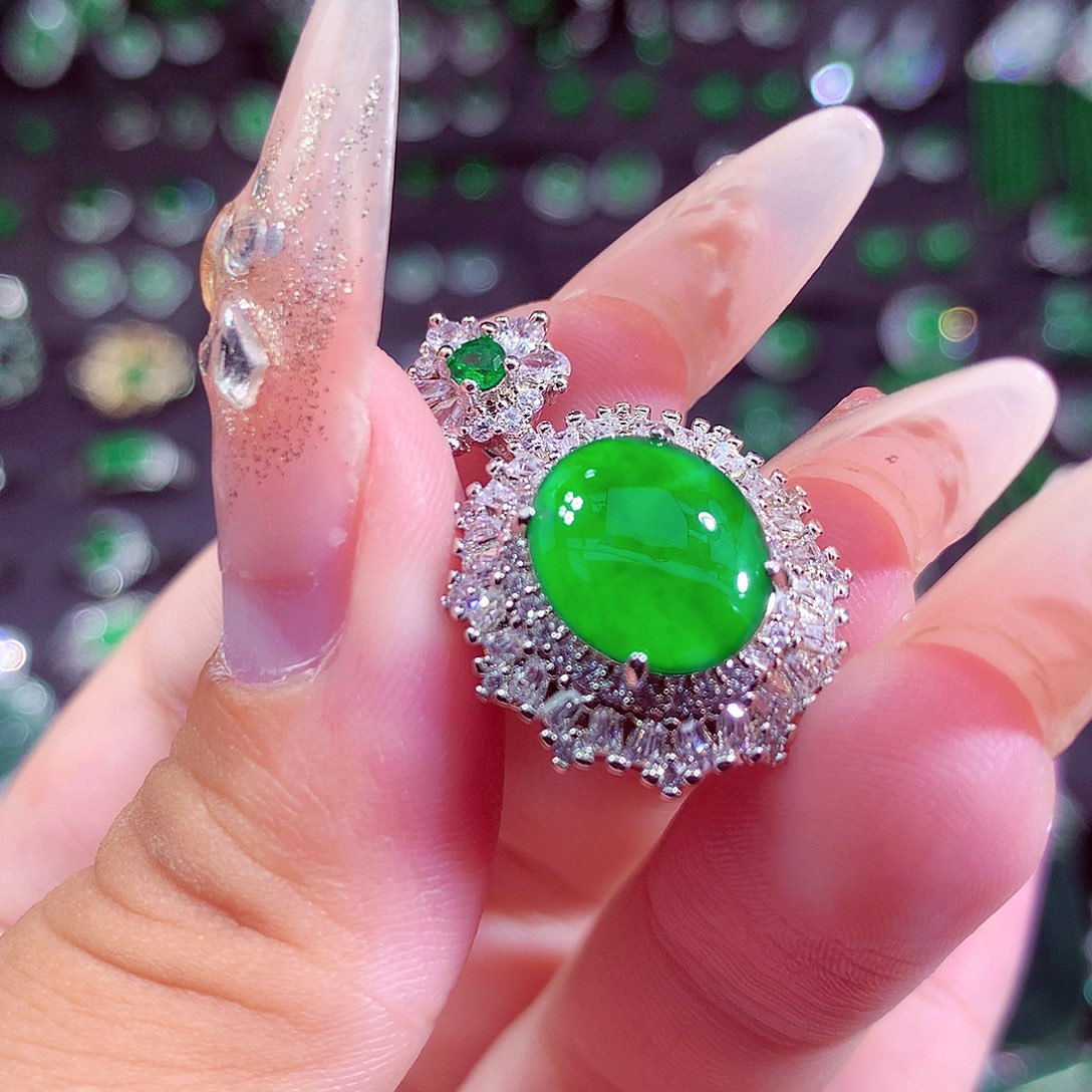 翡翠未镶嵌颈饰挂件