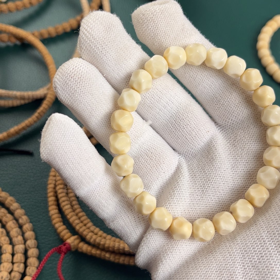 柏香籽/百香籽吊坠魏****?