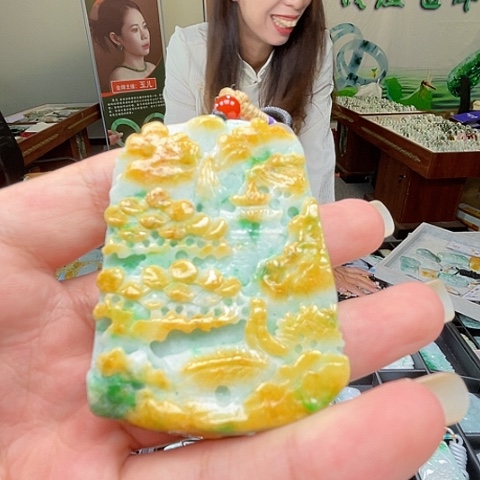 翡翠未镶嵌颈饰一