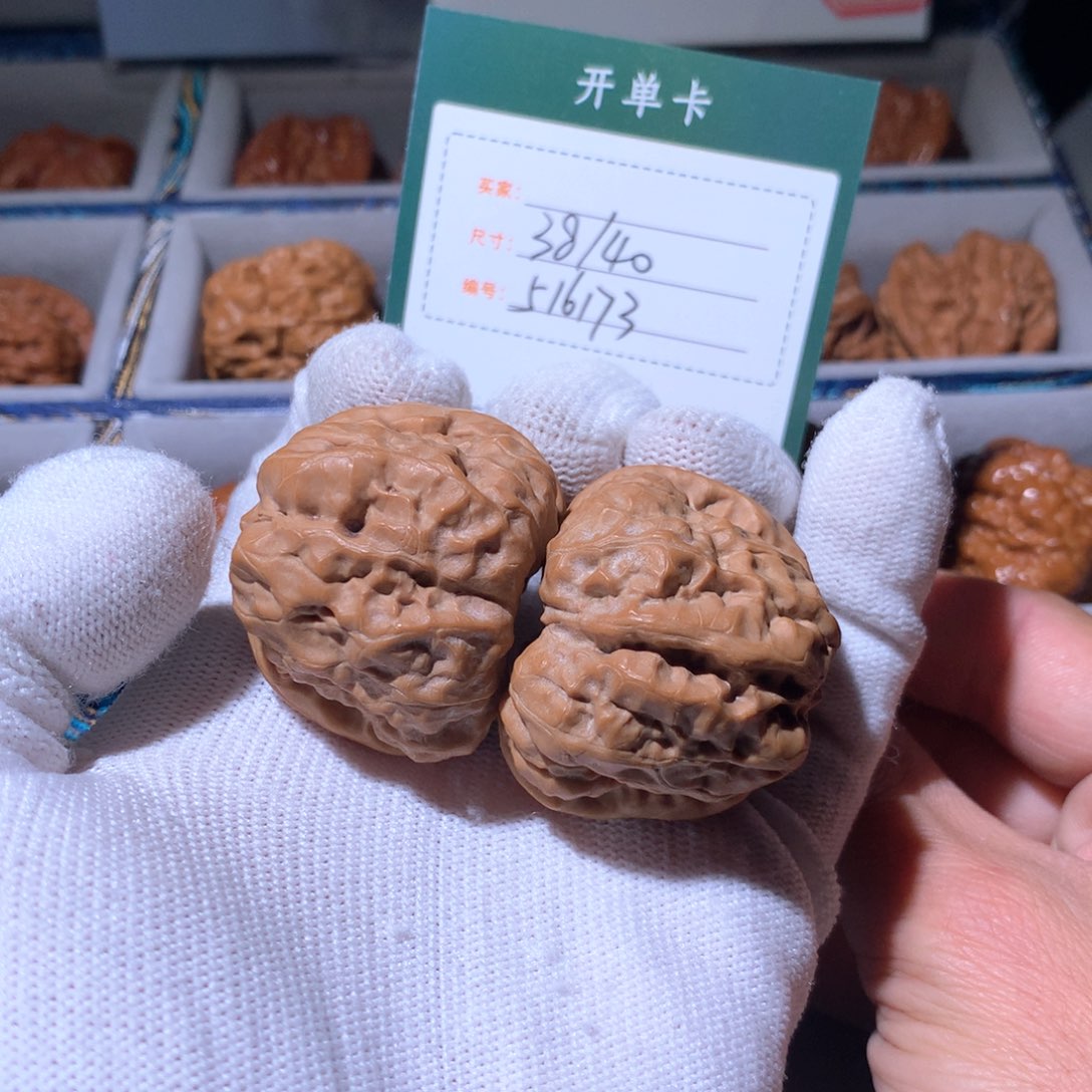 文玩核桃把件出****࿇蛤蟆头