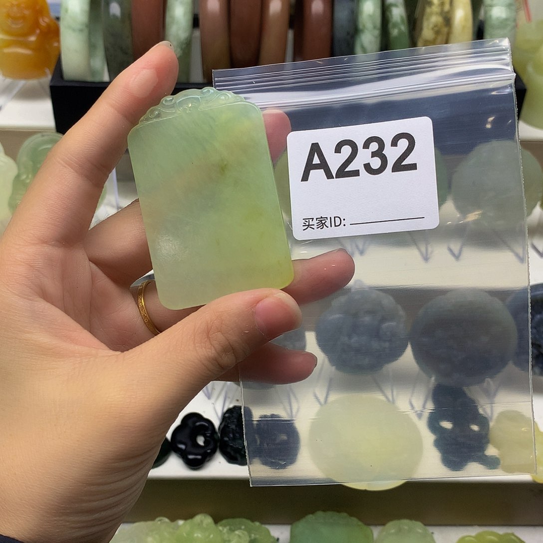 蛇纹石玉颈饰未镶嵌雯*
