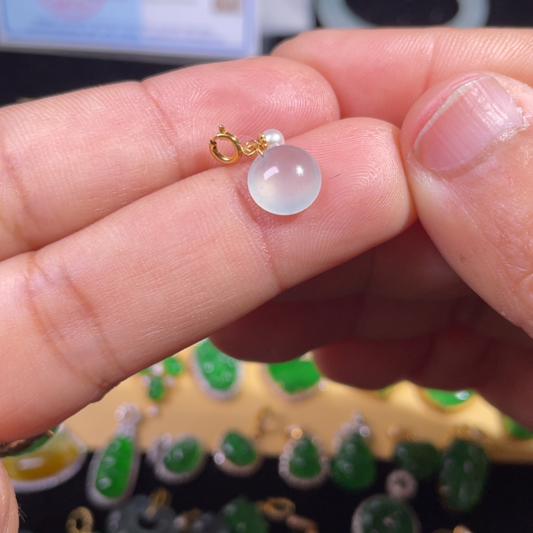 翡翠颈饰18K金镶嵌翡翠