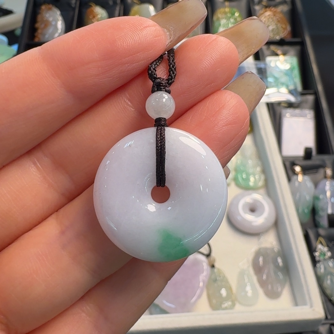 翡翠未镶嵌颈饰平安扣