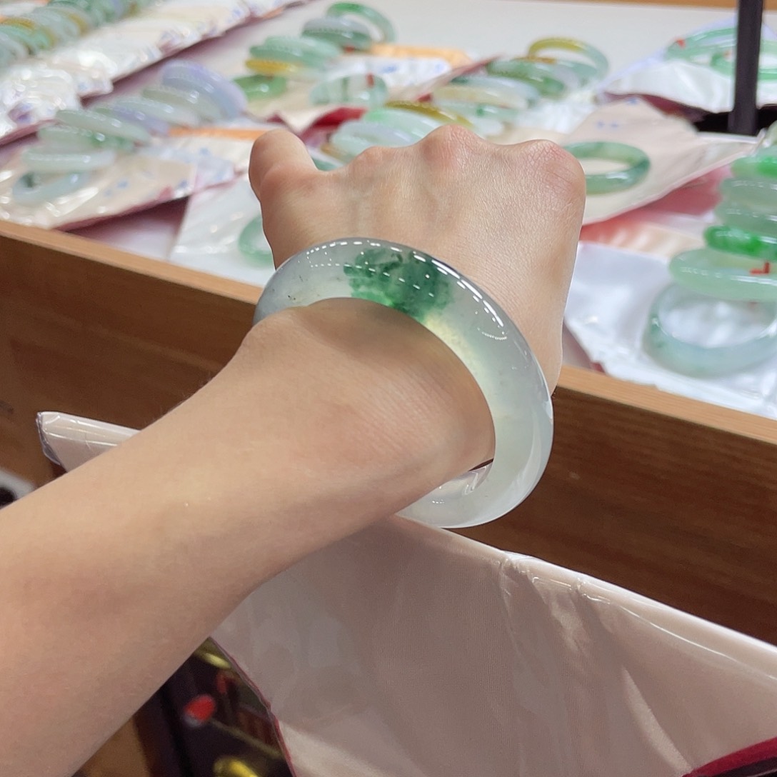 翡翠手镯未镶嵌108 号链接