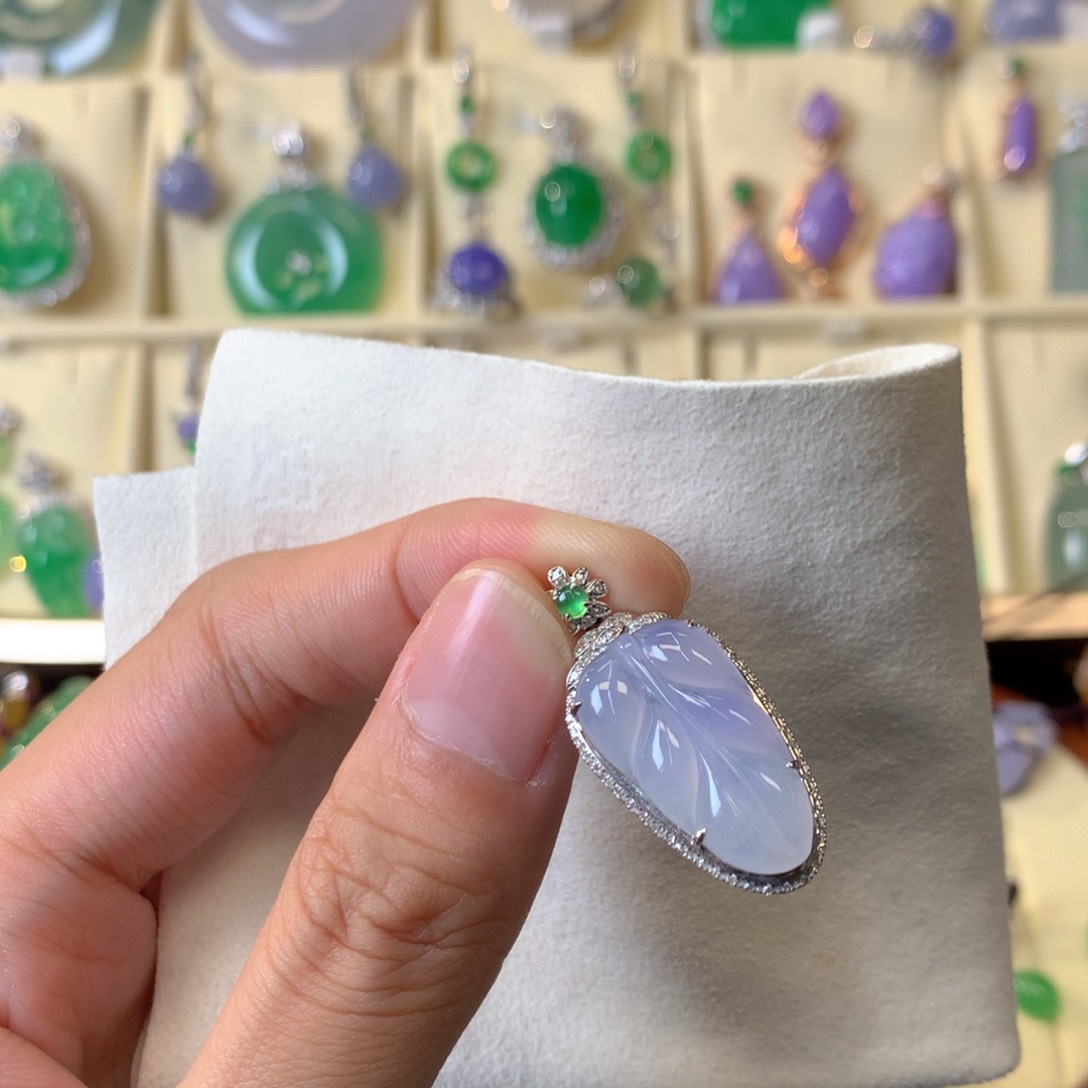 翡翠颈饰18K金镶嵌吊坠