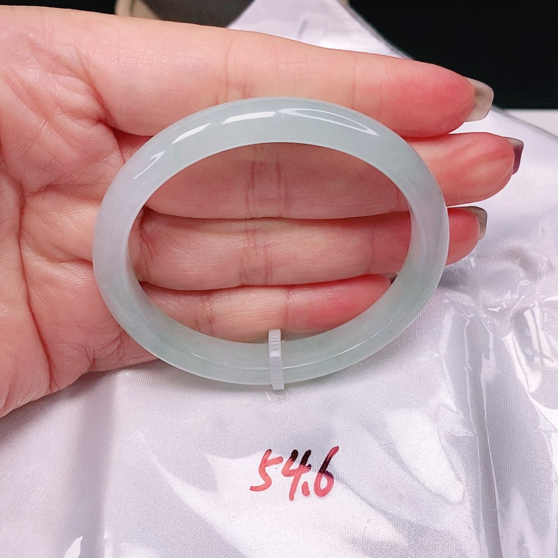 【闪购商品】翡翠手镯未镶嵌贵妃