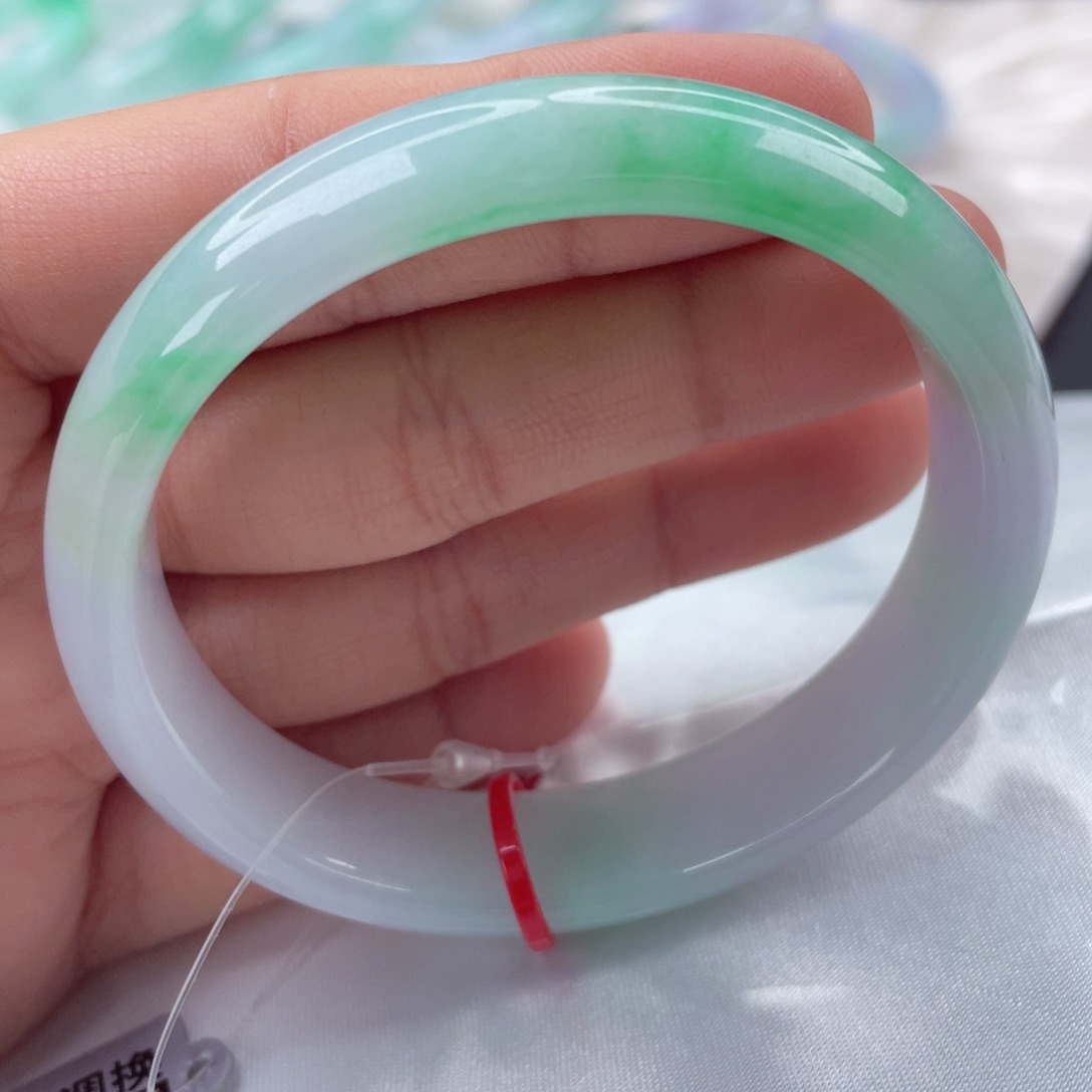 翡翠手镯（贵妃镯）未镶嵌55贵妃