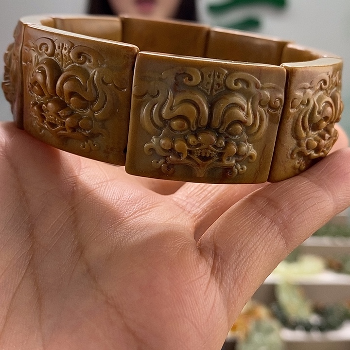 透闪石质玉手牌未镶嵌