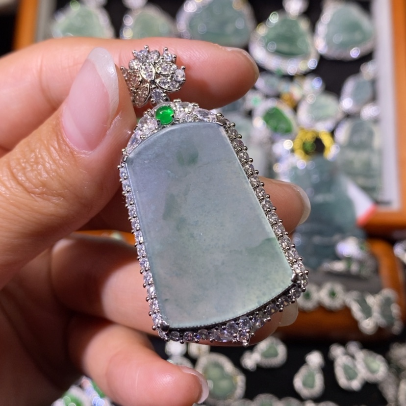 【闪购商品】翡翠颈饰未镶嵌天然