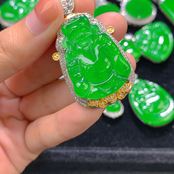 張***姐翡翠银S925镶嵌颈饰一个