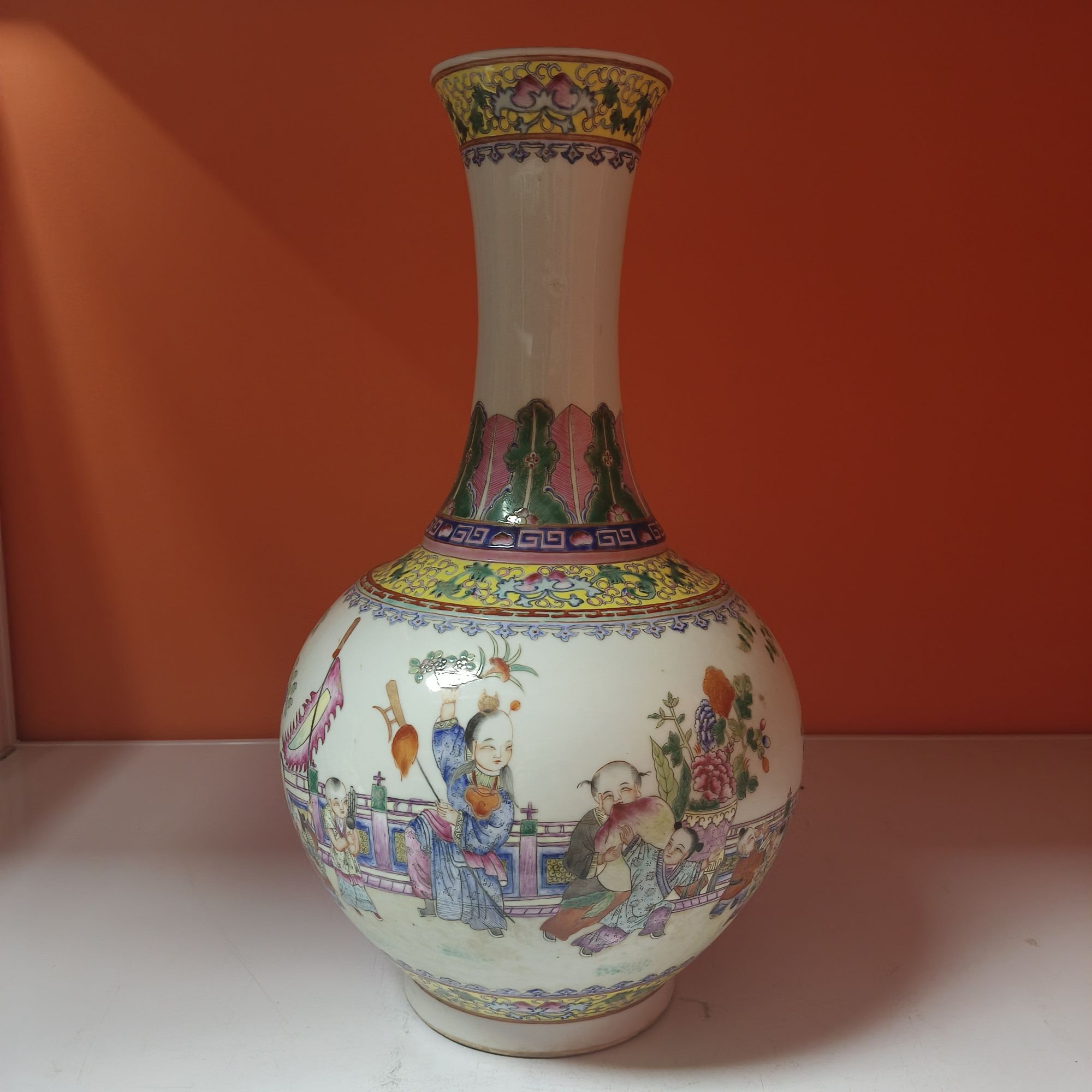 民国 粉彩细路描金婴戏人物故事纹赏瓶