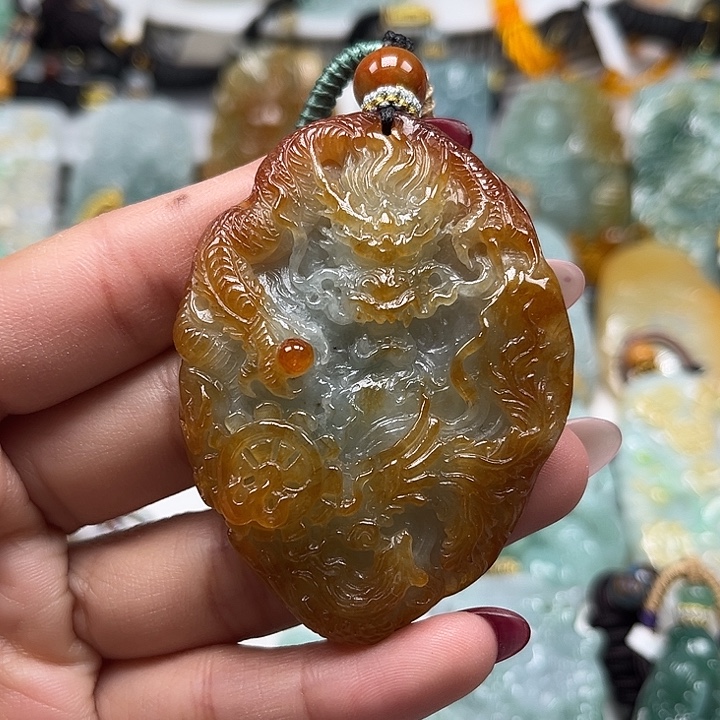 翡翠未镶嵌颈饰龙牌