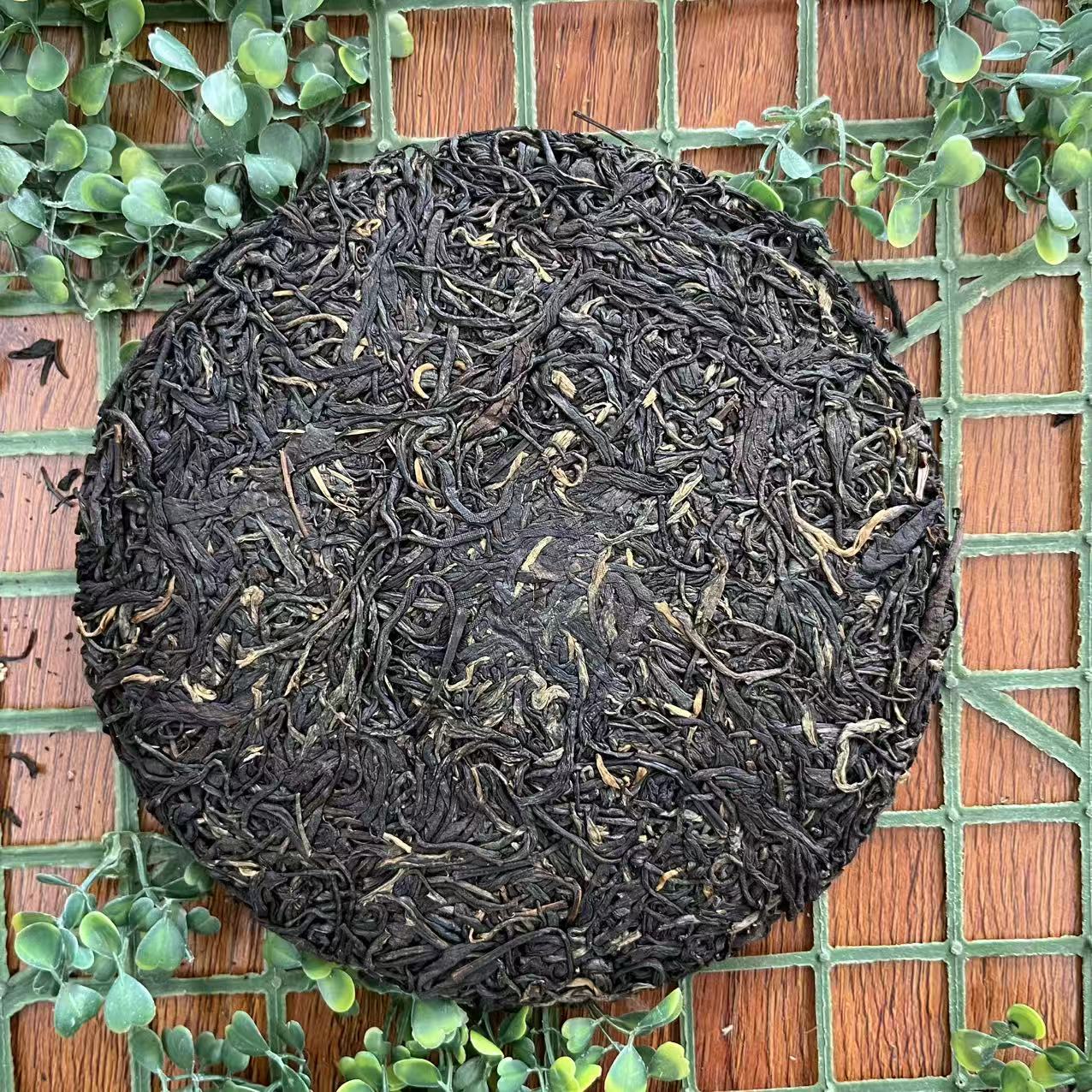 雨腾古茶 吴家自喝满城尽带黄金甲桐木关紫芽300g/饼 （5月26）