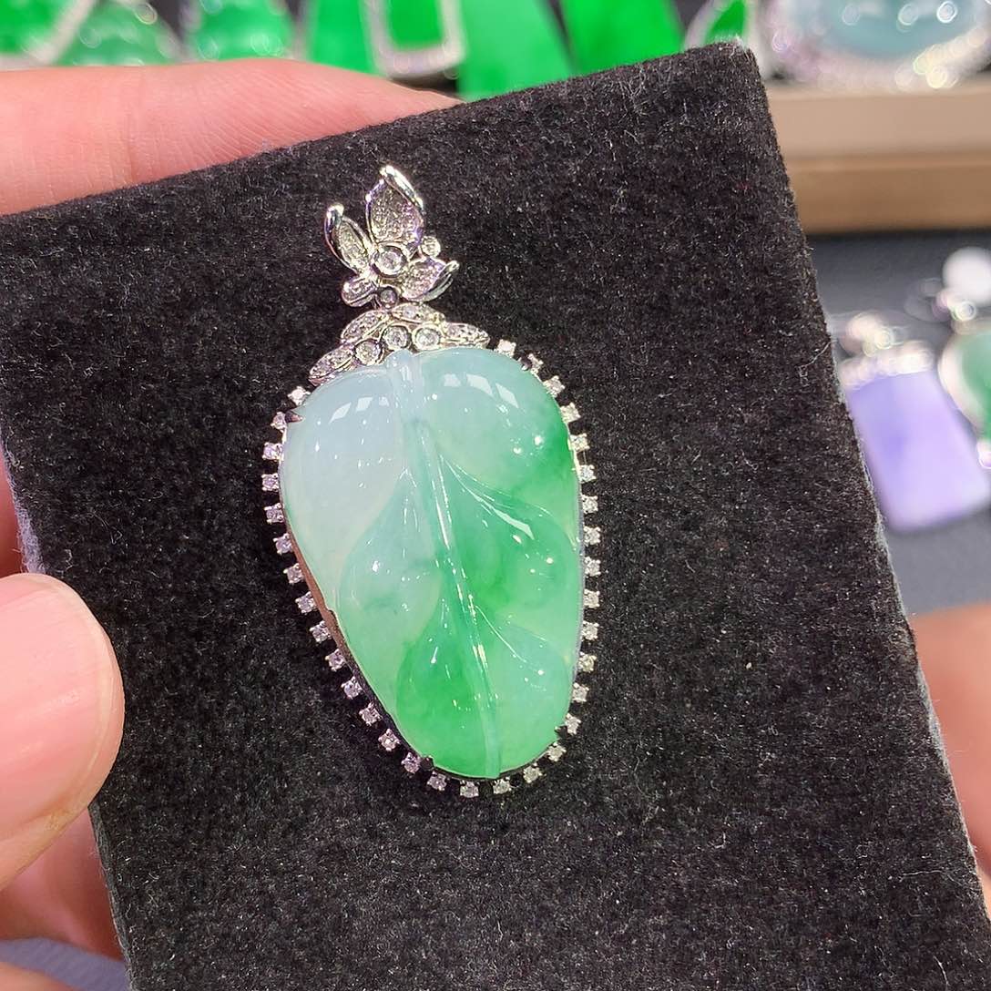 翡翠18K金镶嵌吊坠(赠链)