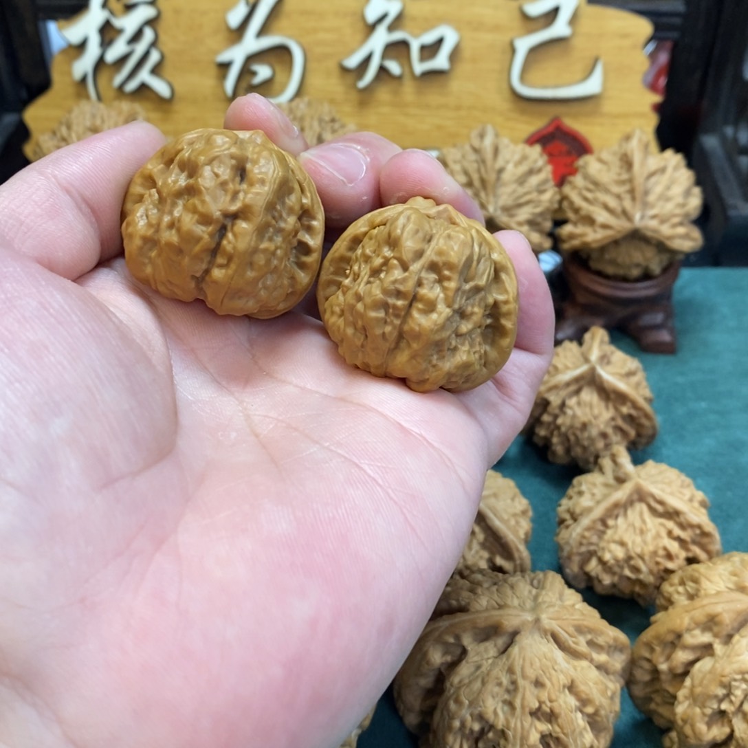 文玩核桃把件蛤蟆头35修