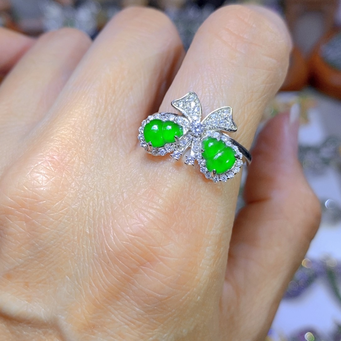 翡翠颈饰银S925镶嵌天然翡翠