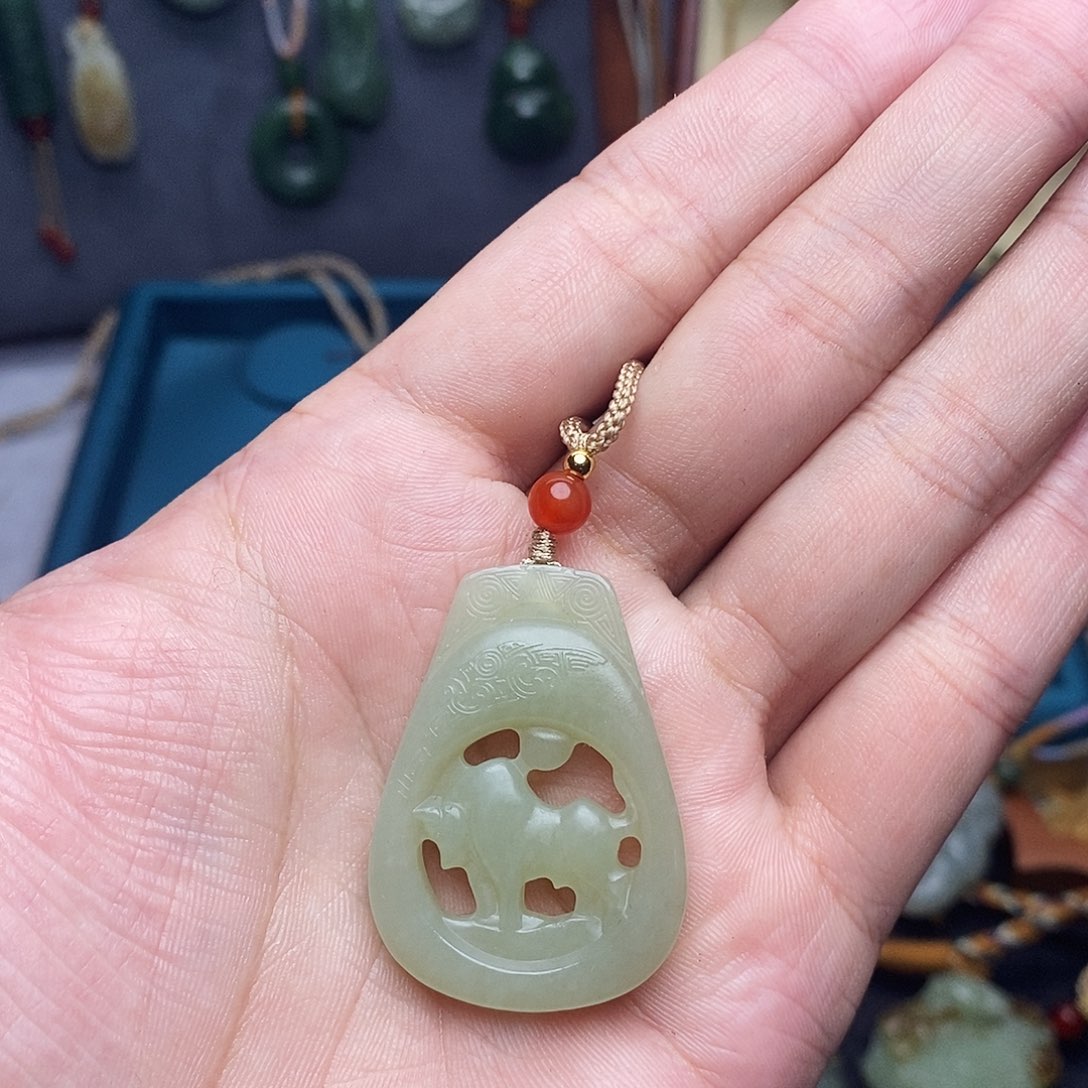 和田玉未镶嵌颈饰