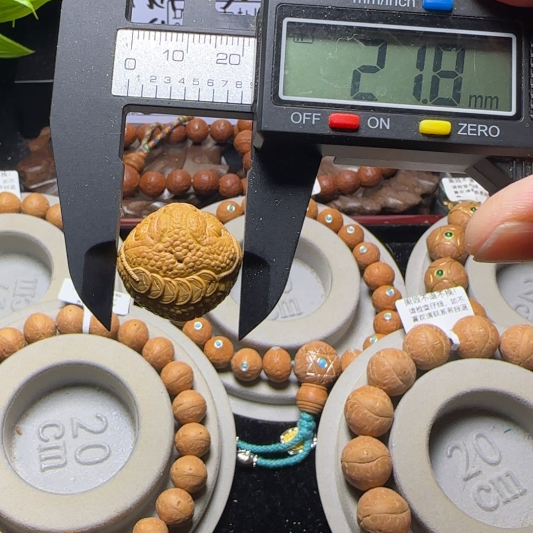 吊坠凤眼菩提21.8雕刻麒麟眼三通，三爪金蟾抱铜钱