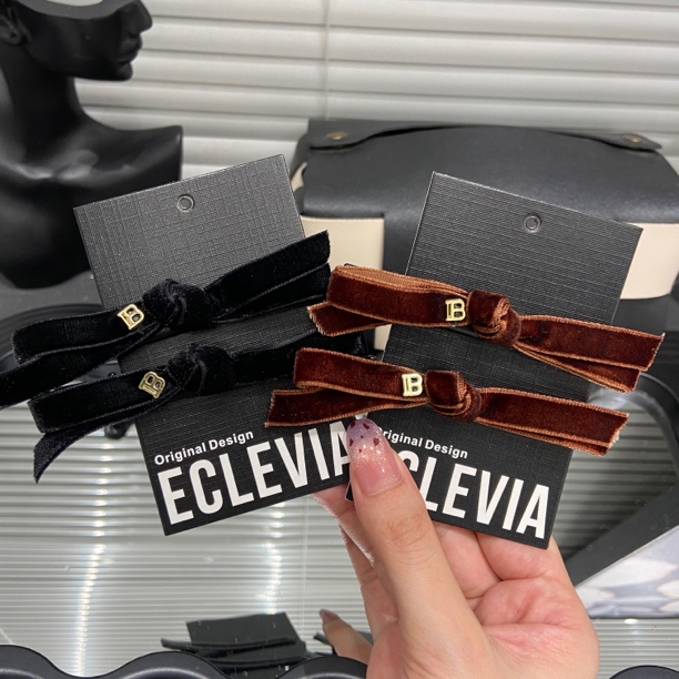 E5022秋冬韩系植绒蝴蝶结字母鸭嘴夹发夹简约高级感美拉德发饰女