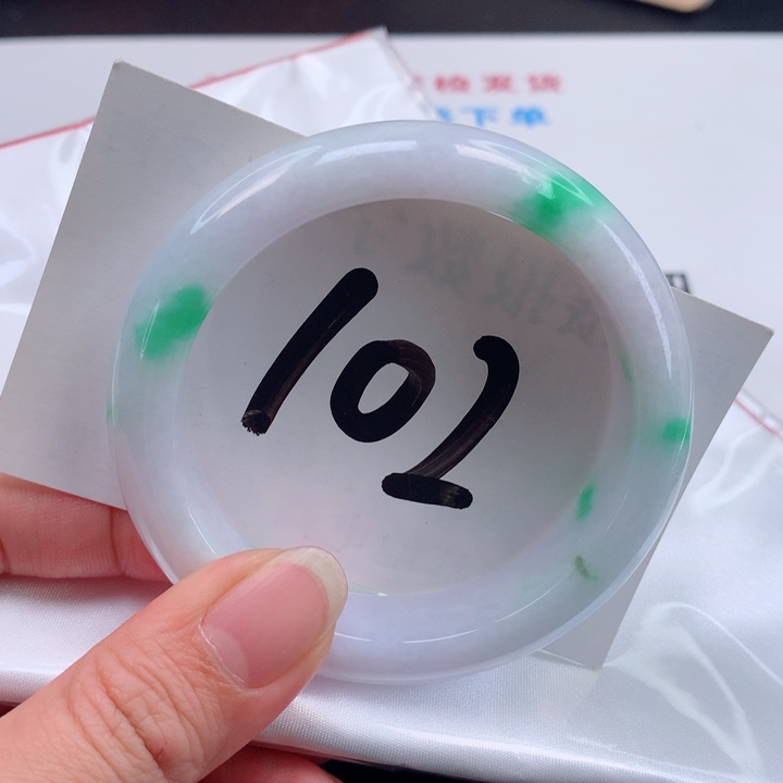 翡翠手镯未镶嵌正