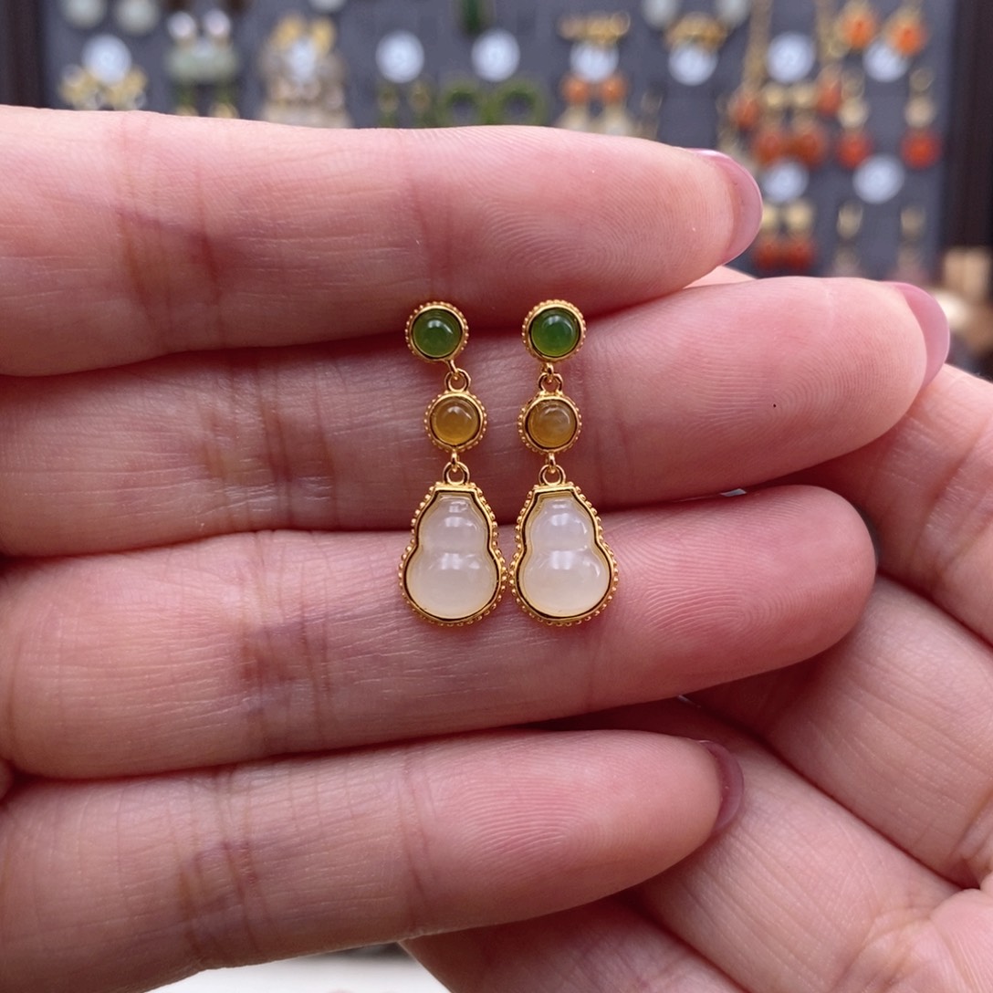 银S925镶嵌和田玉耳饰灵***?