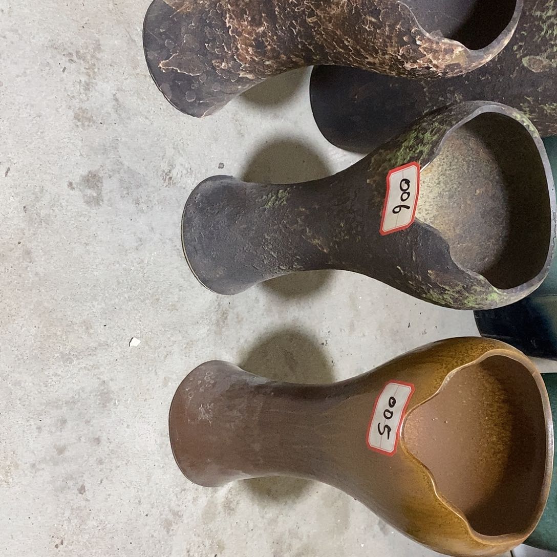 瑕疵鱼尾花瓶高38厘米