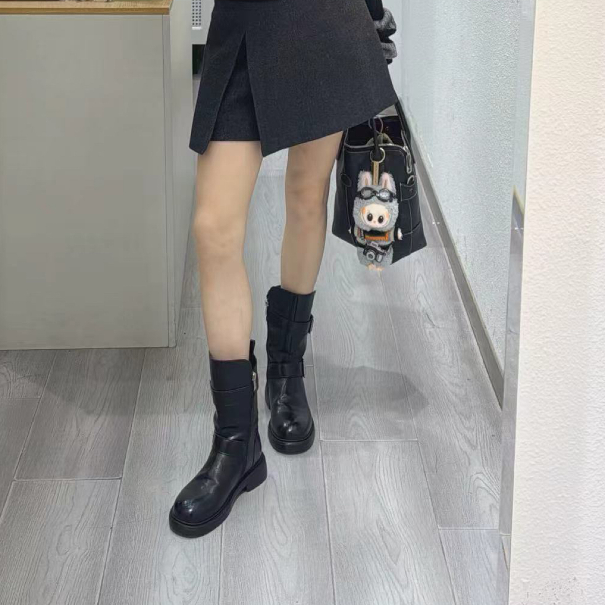 时尚厚底真皮圆头短靴女2025秋季新款百搭皮带扣马丁靴显瘦单靴x
