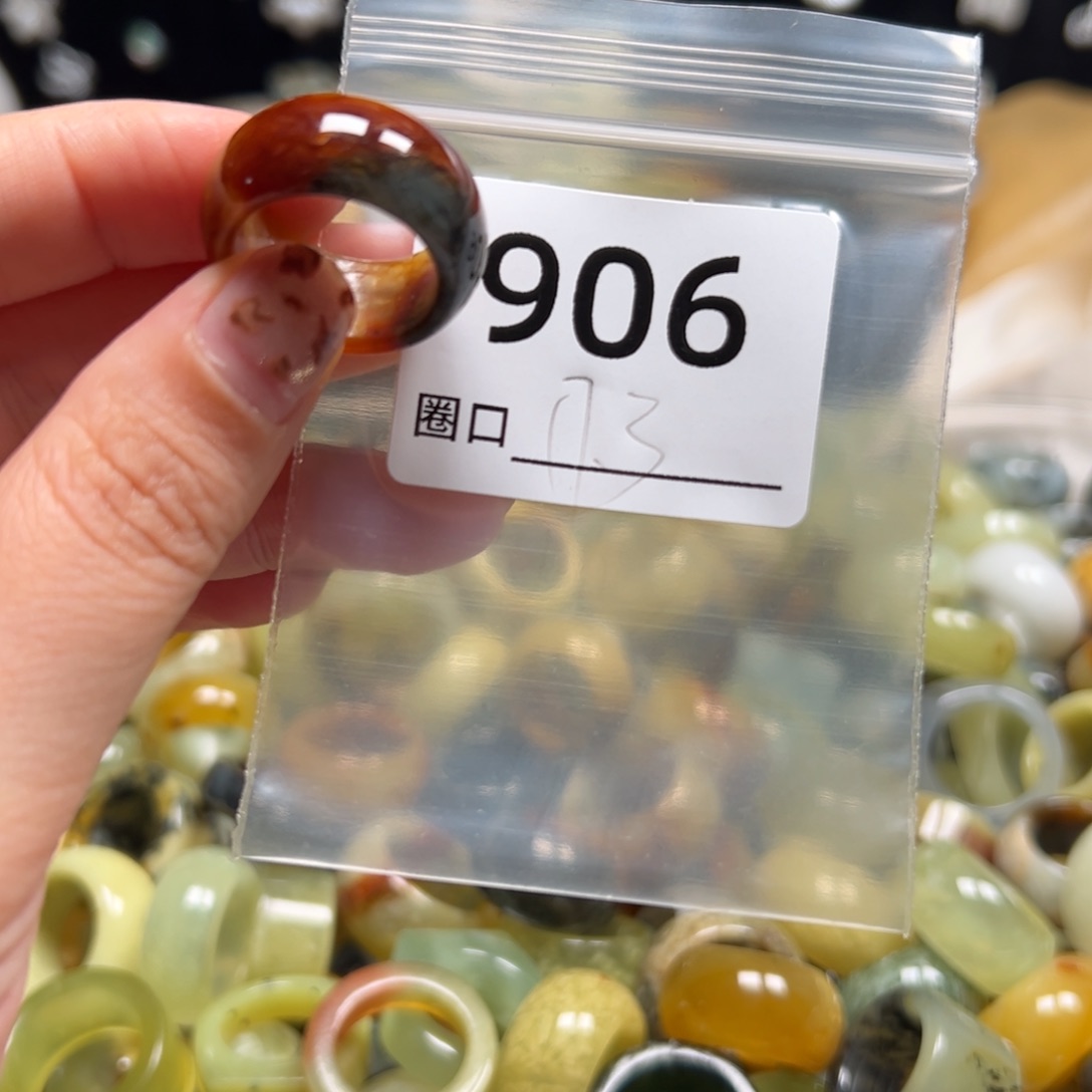 温***.蛇纹石玉未镶嵌戒指