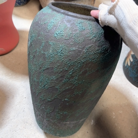 罐默认微瑕，有孔编号16-83