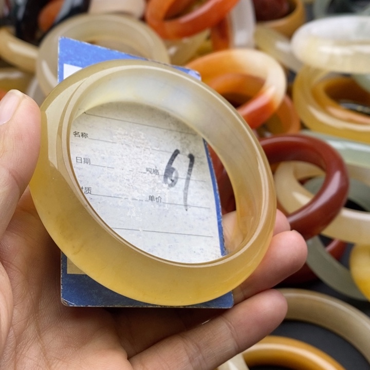 未镶嵌手镯石英质玉