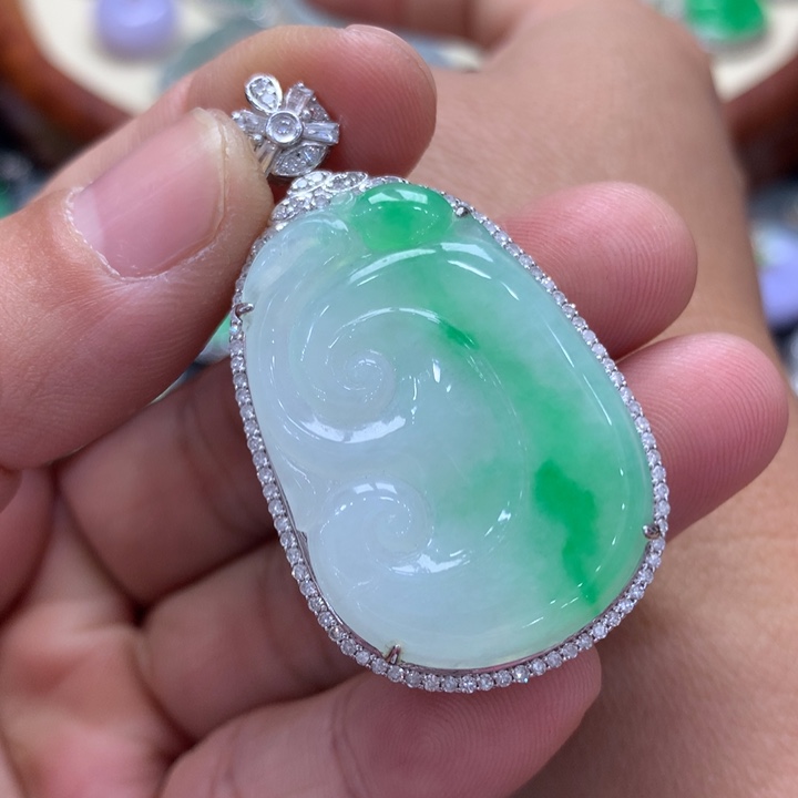 翡翠吊坠(不含链)18K金镶嵌