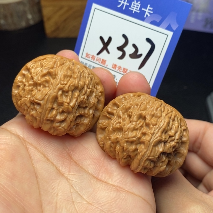 文玩核桃吊坠43白狮子x327