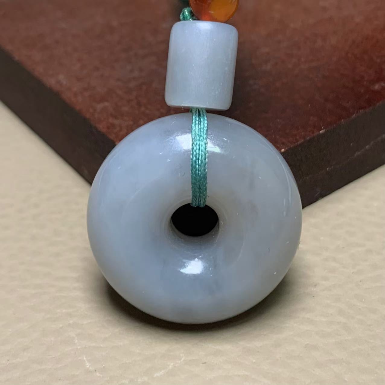 D083珠宝玉石精选和田玉吊坠