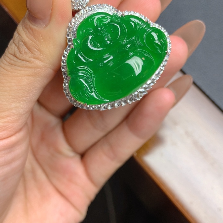 L***娜翡翠18K金镶嵌吊坠(不含链)