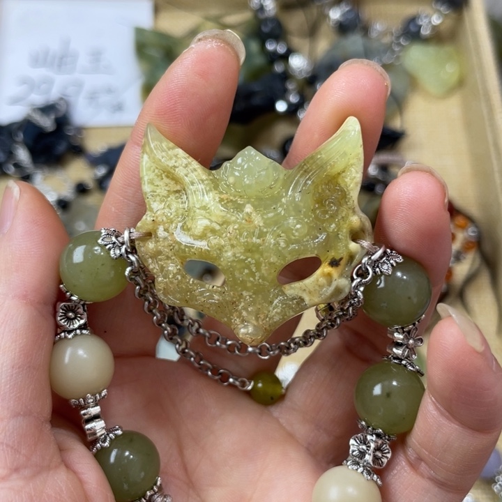 蛇纹石玉合金颈饰