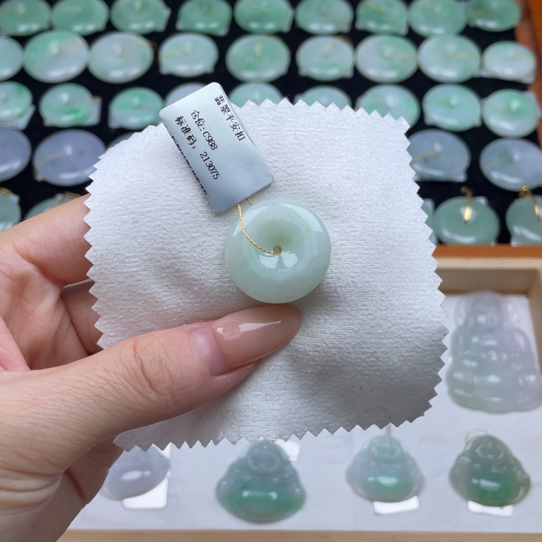 翡翠未镶嵌颈饰平安扣