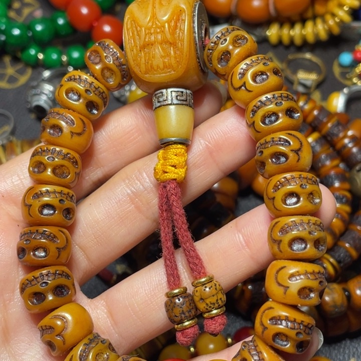 藏传文玩手串着藏传文玩手串着