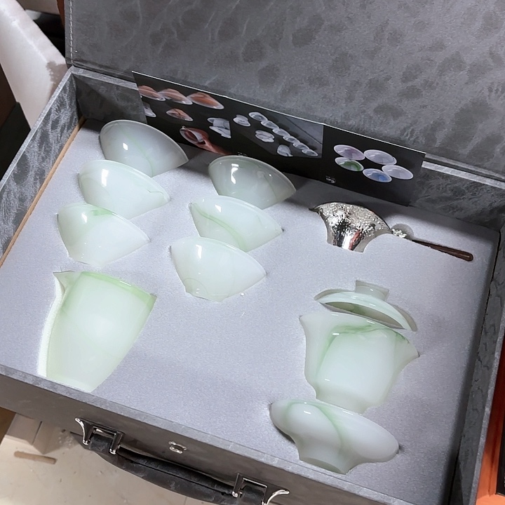 孤品茶具套装等。        
