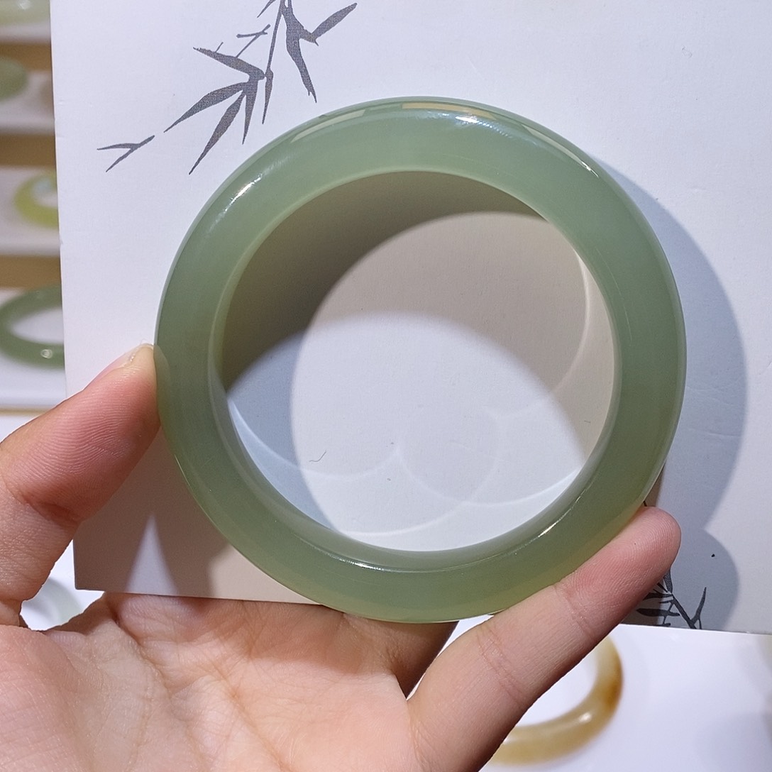 未镶嵌手镯和田玉葡萄肉