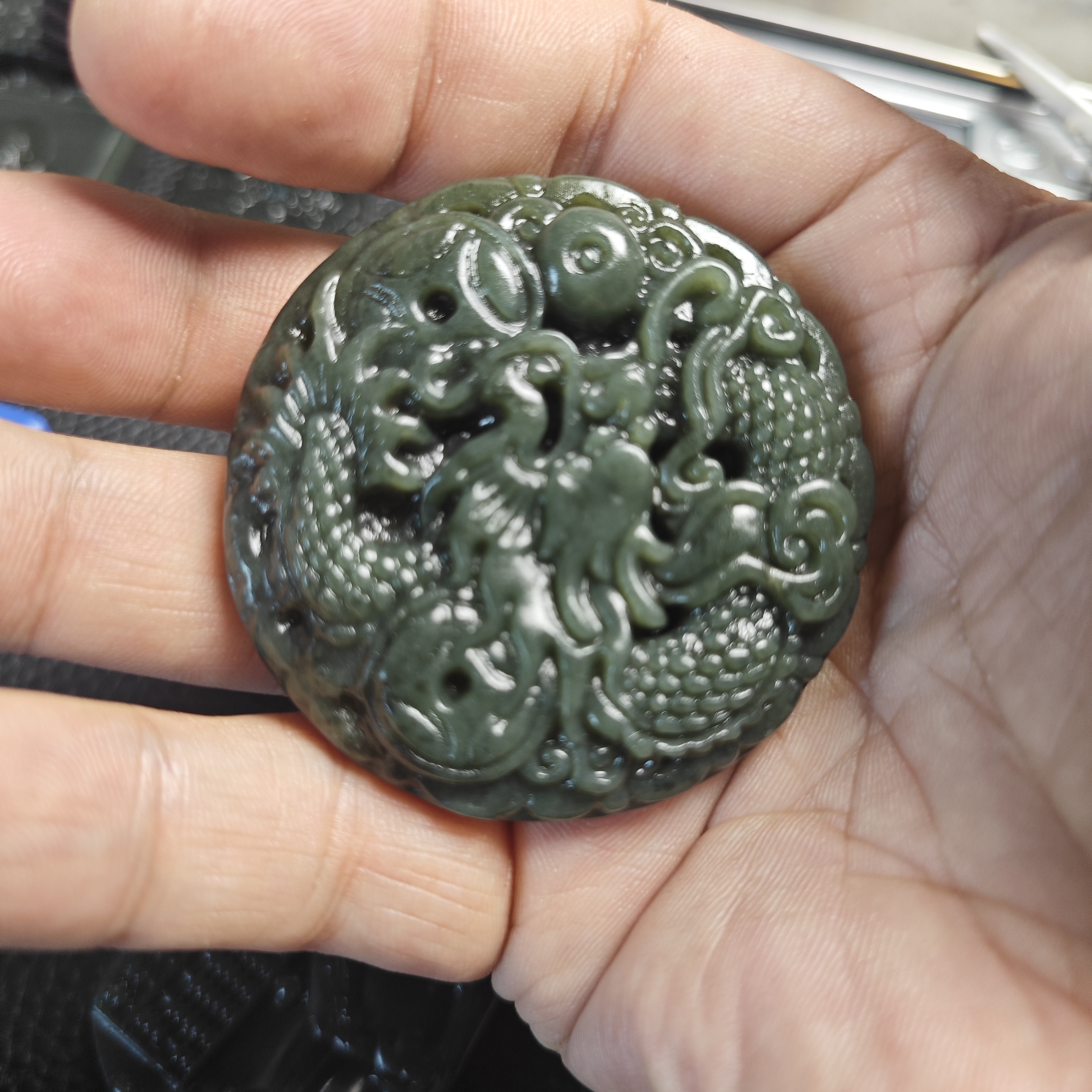 龙行天下生意兴隆圆牌玉石挂件颈饰