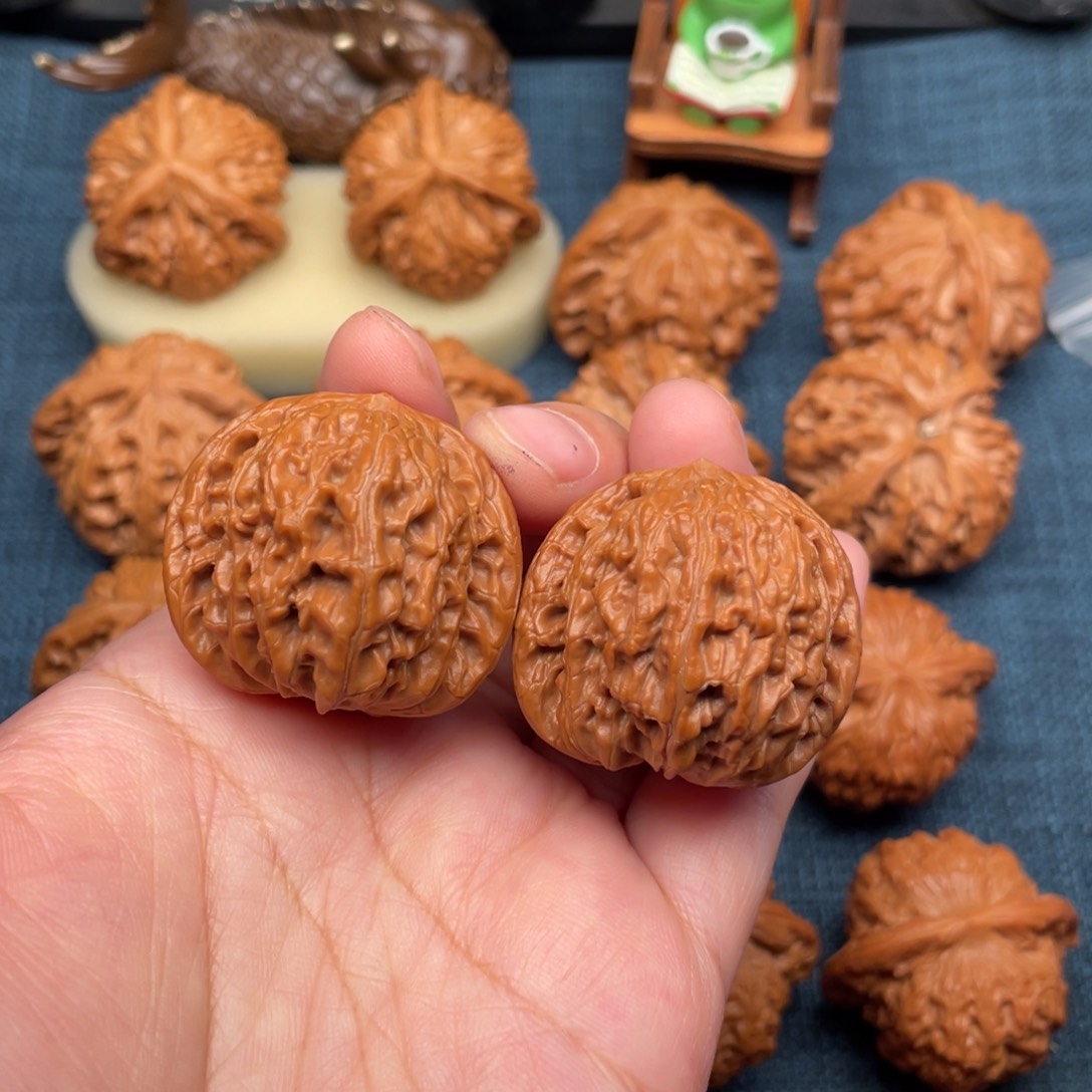 文玩核桃把件36山地球磨