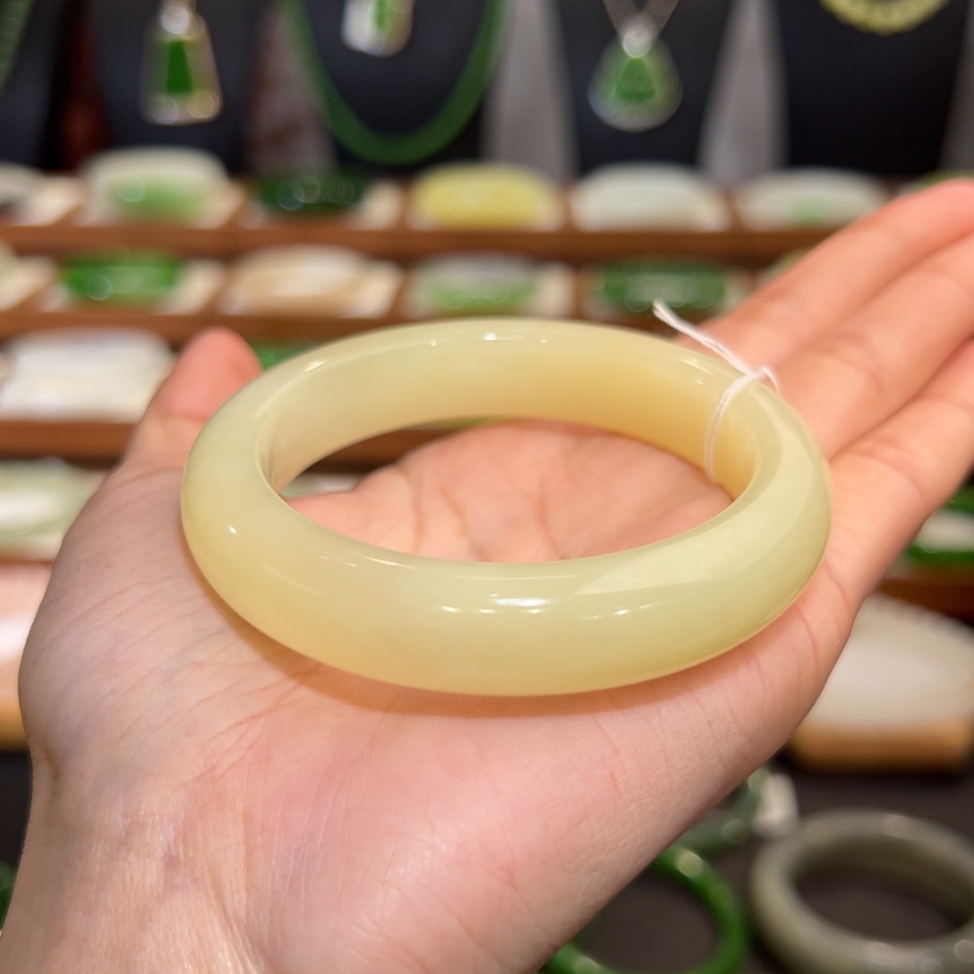 和田玉未镶嵌手镯新疆若羌黄口56