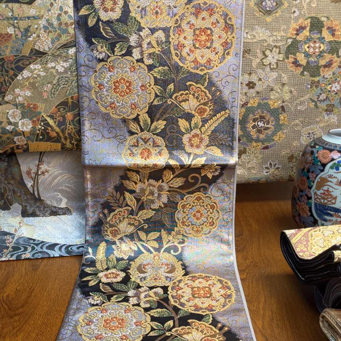 织绣彩金织唐草宝相