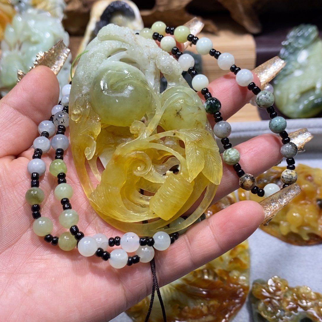 蛇纹石玉颈饰未镶嵌