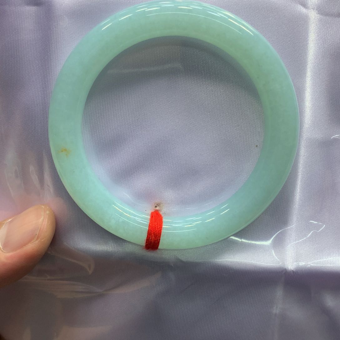 翡翠手镯未镶嵌翡翠手镯