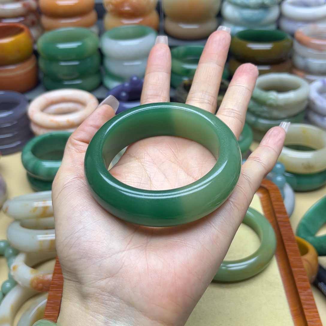 石英质玉手镯未镶嵌涂*