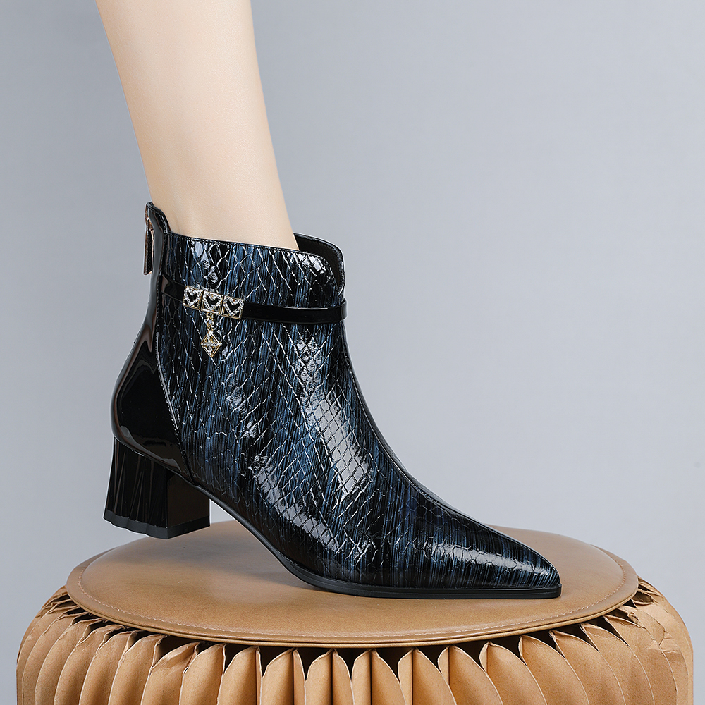 妮彩诗2023年冬季欧美风粗跟短靴女气质尖头优雅百搭时尚粗跟8003