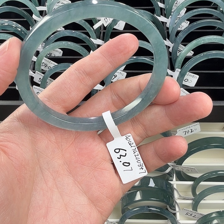 翡翠手镯未镶嵌V****S63.07